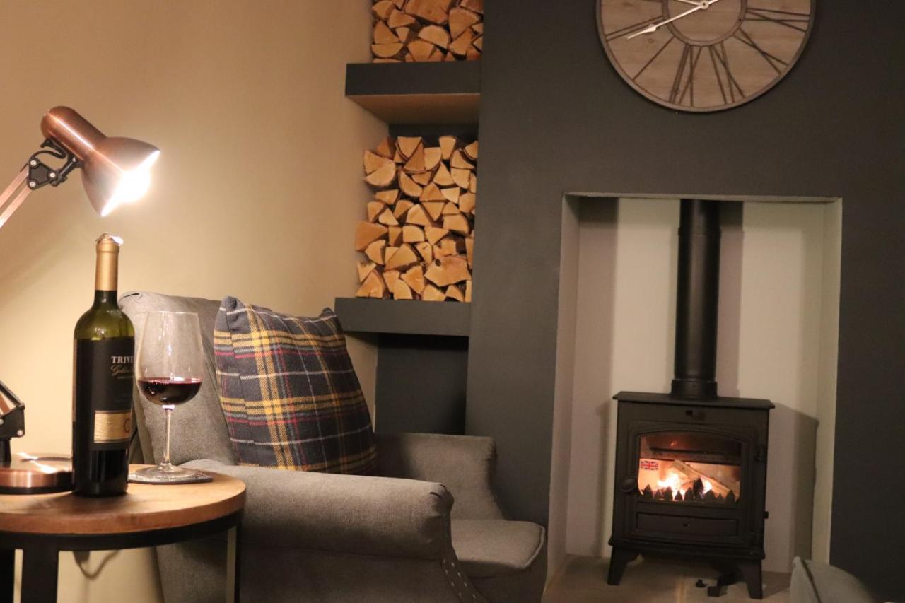 Canal View Cottage With Log Fire & Parking 블리스워스 외부 사진